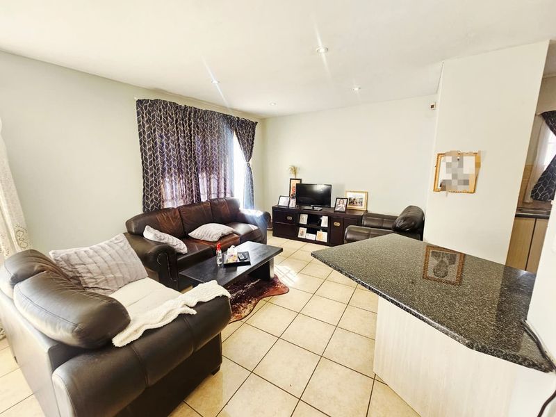 A Beautiful 3 Bedroom 2.5 Bathroom Townhouse for sale in Amandasig - Photo 8