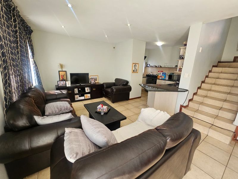 A Beautiful 3 Bedroom 2.5 Bathroom Townhouse for sale in Amandasig - Photo 6