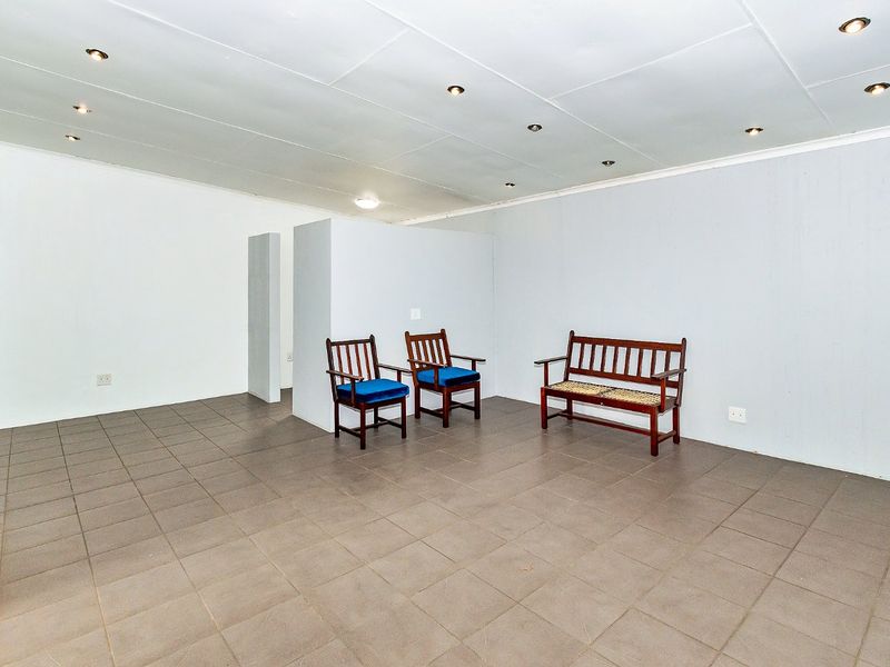 Excellent business opportunity with registered business rights on a main road - Photo 10