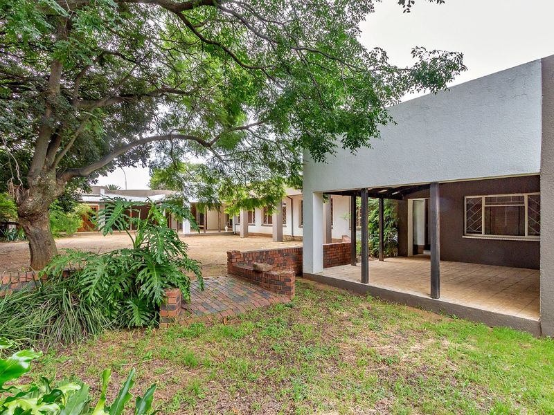 Excellent business opportunity with registered business rights on a main road - Photo 8