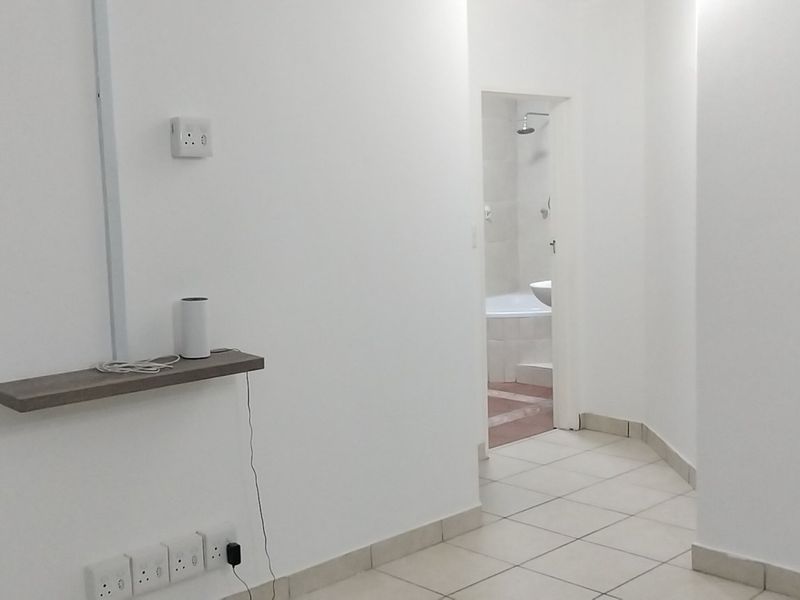 Secure family home for rent in Strand. - Photo 10