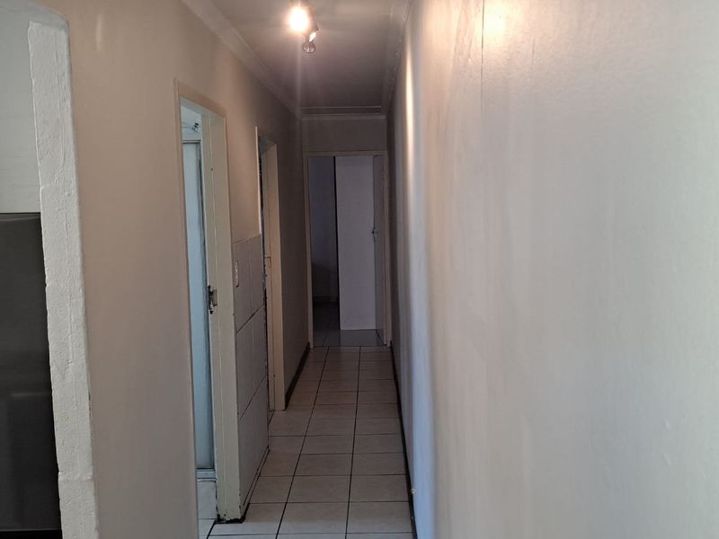 NEAT, FREESTANDING, TWO BEDROOM HOUSE - Photo 10
