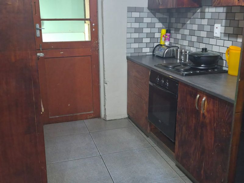 3 Bedroom home for sale in Manenberg - Photo 3