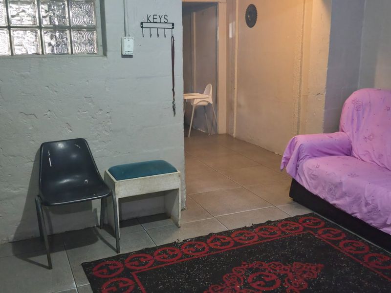 3 Bedroom home for sale in Manenberg - Photo 2