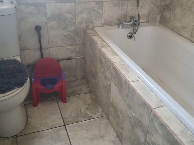 3 Bedroom home for sale in Manenberg - Photo 10