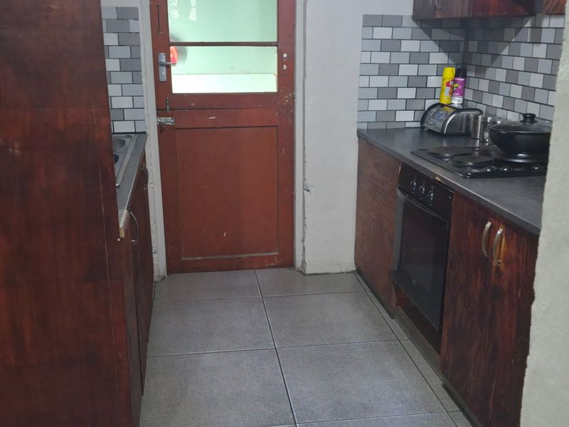 3 Bedroom home for sale in Manenberg - Photo 6
