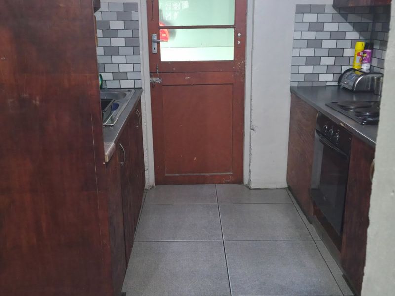 3 Bedroom home for sale in Manenberg - Photo 5