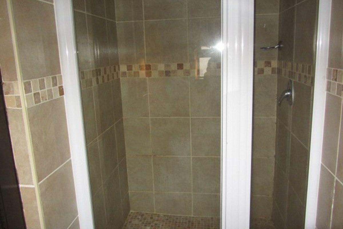 Beautiful,furnished unit in popular Bains Game Lodge - Photo 5