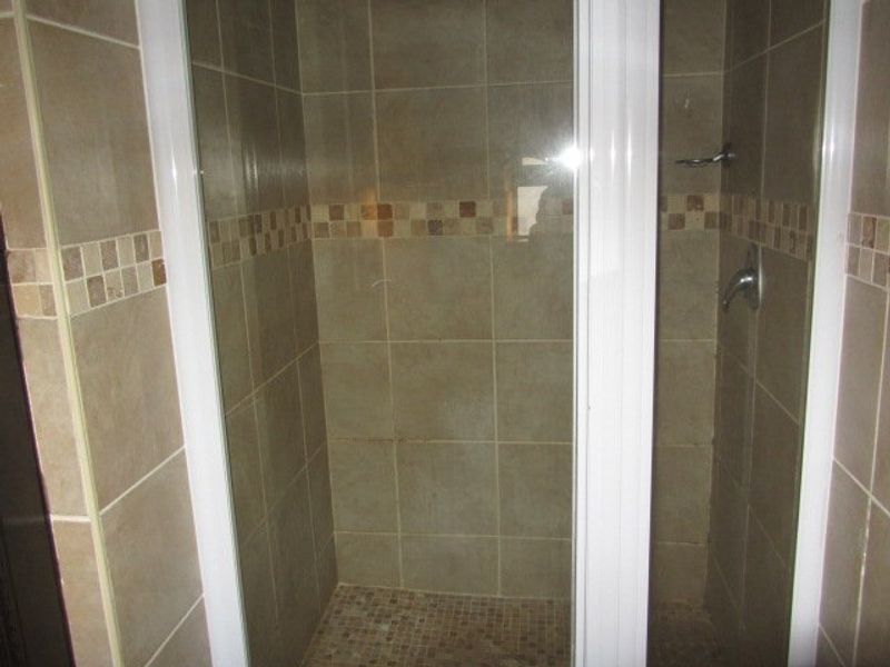 Beautiful,furnished unit in popular Bains Game Lodge - Photo 5