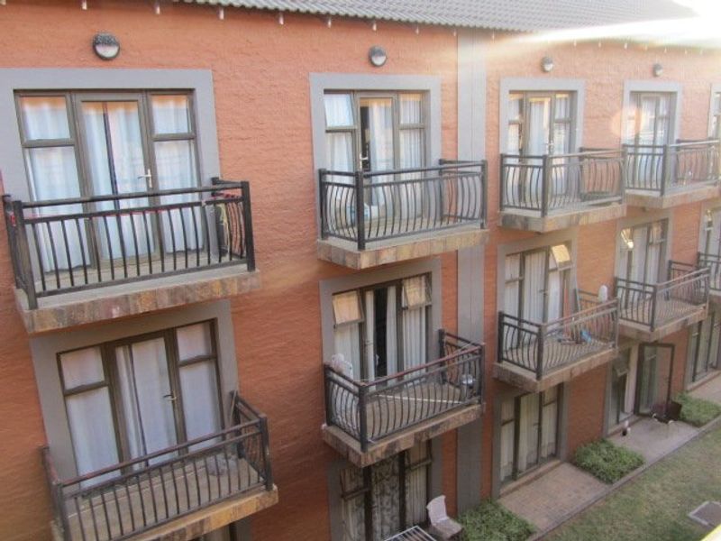 Beautiful,furnished unit in popular Bains Game Lodge - Photo 7