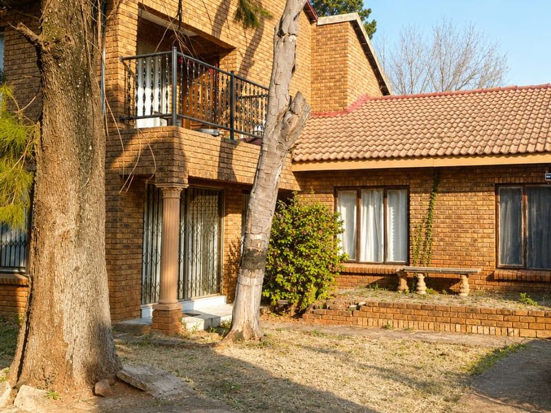 Three bedroom house for sale in  Heuweloord centurion - Photo 2
