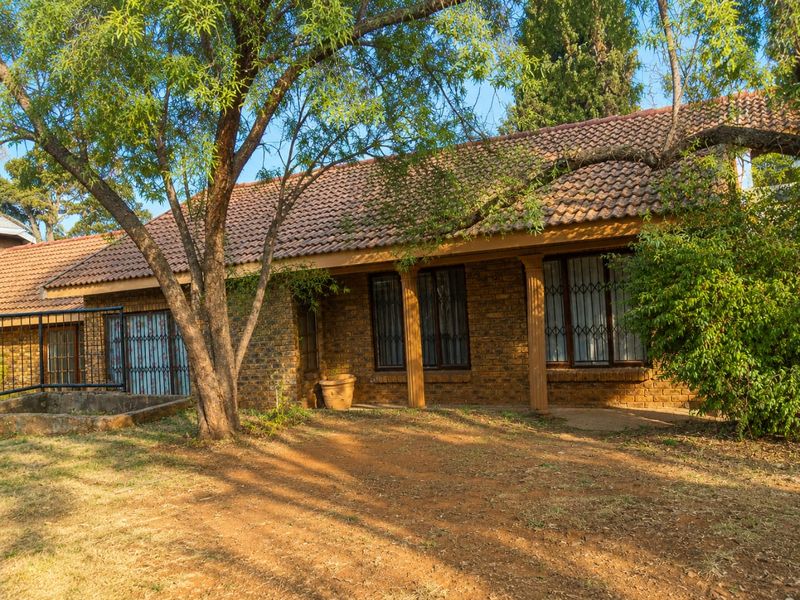 Three bedroom house for sale in  Heuweloord centurion - Photo 4