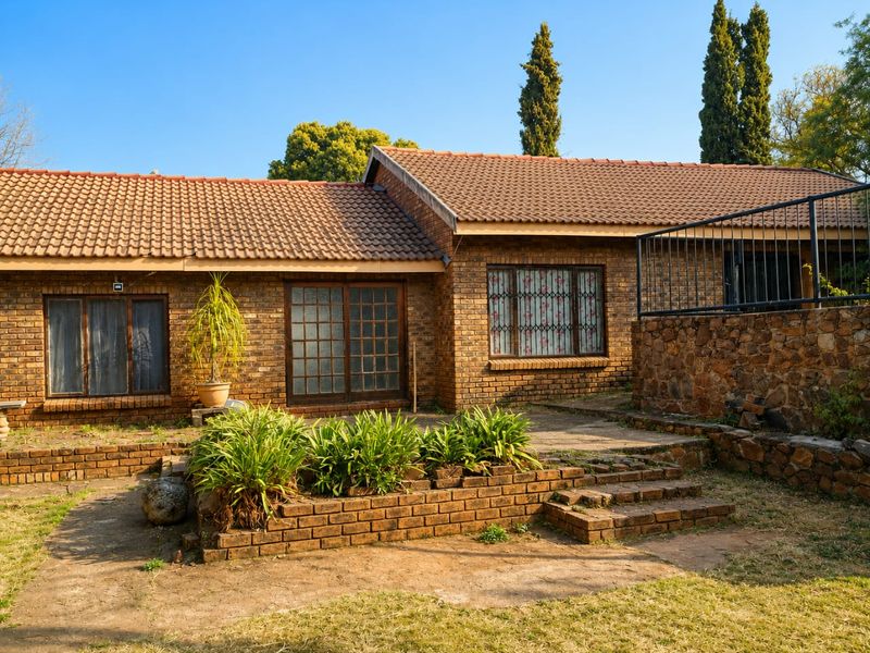 Three bedroom house for sale in  Heuweloord centurion - Photo 3