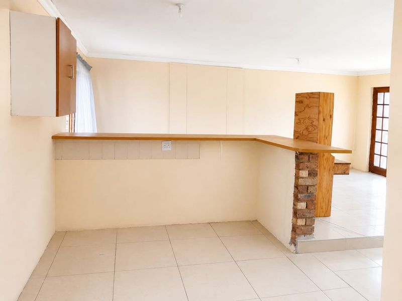 Three bedroom house for sale in  Heuweloord centurion - Photo 6