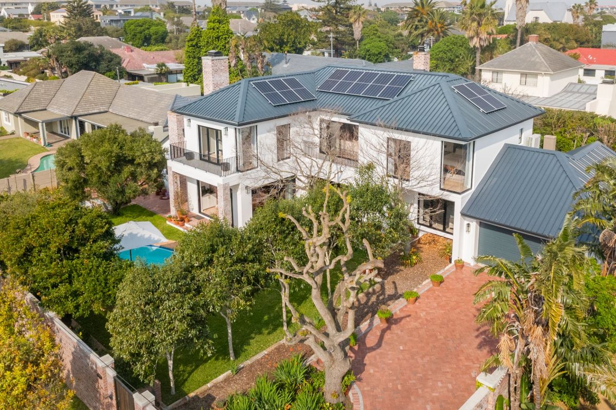 Impeccably Crafted North-Facing Residence with Exceptional Dual Living - Photo 3