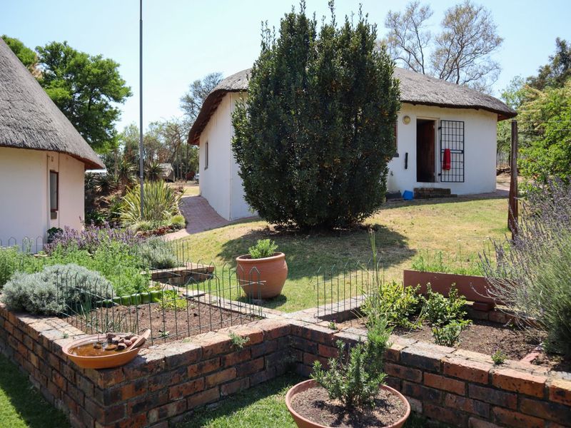 The Epitome of Country Living - Photo 3