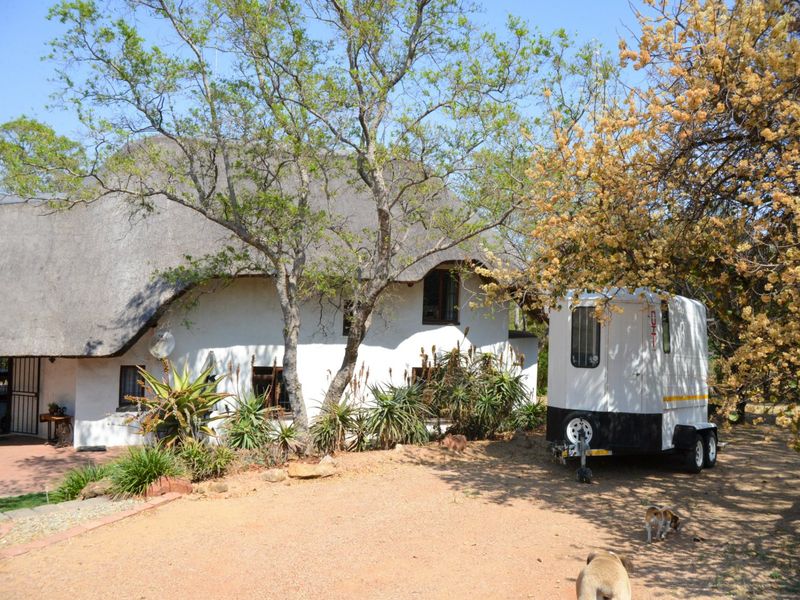 The Epitome of Country Living - Photo 2