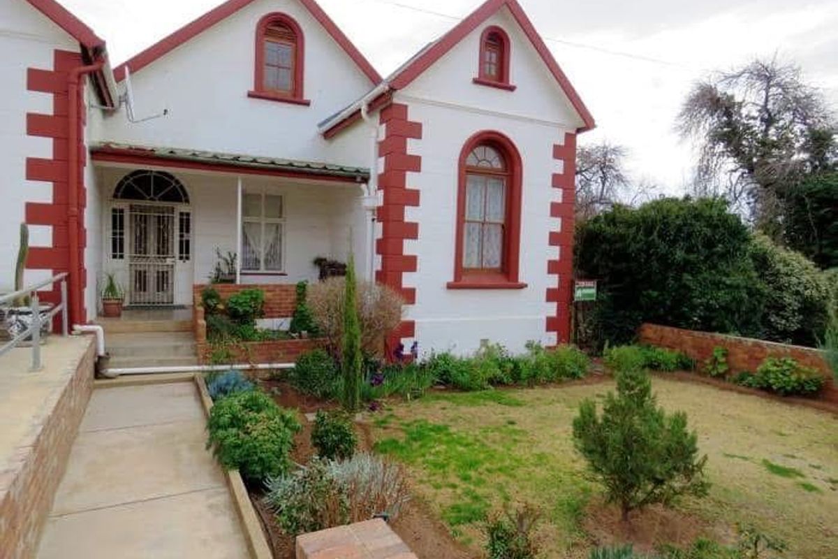 Investment Property: Where History Meets Opportunity - Photo 4
