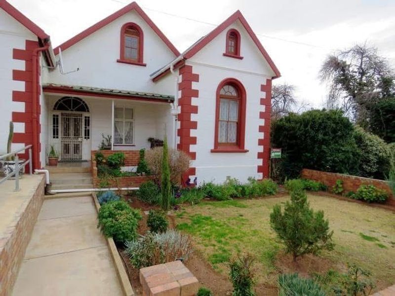 Investment Property: Where History Meets Opportunity - Photo 4