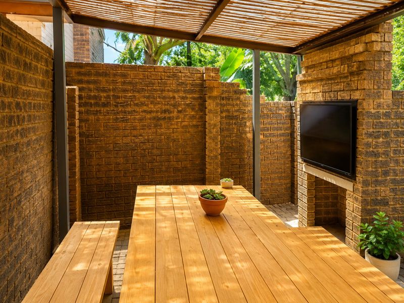 Spacious open plan 3 Bedroom Townhoue in Birchleigh North living mood - Photo 8