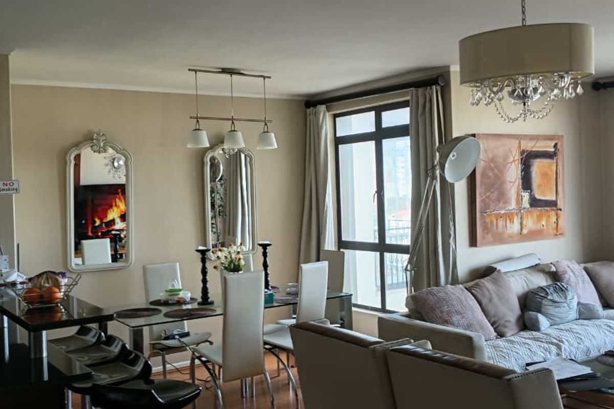 Luxury 5th-Floor Apartment in the Prestigious Island Club, Century City - Photo 5