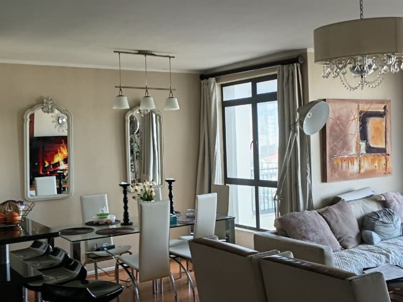 Luxury 5th-Floor Apartment in the Prestigious Island Club, Century City - Photo 5