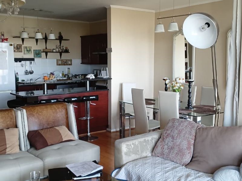 Luxury 5th-Floor Apartment in the Prestigious Island Club, Century City - Photo 3