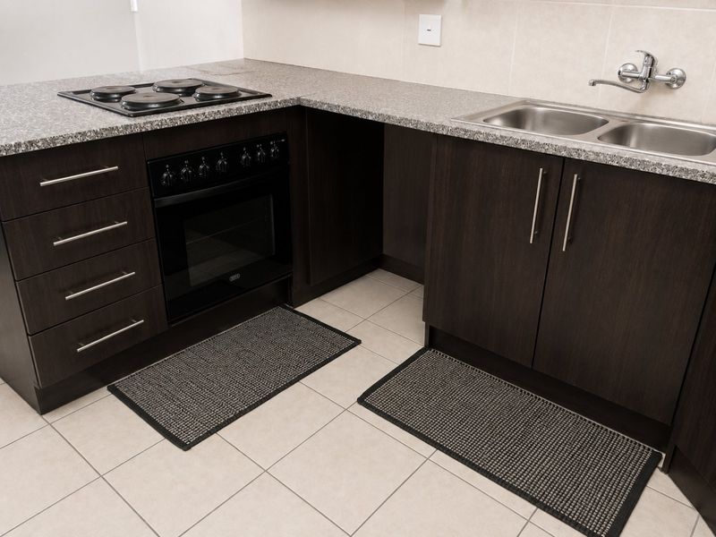 Ground floor apartment with private garden - Photo 5