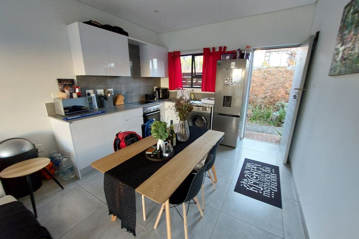 2 Bed 2 bath Simplex in the secure Mountain View Estate - Photo 4