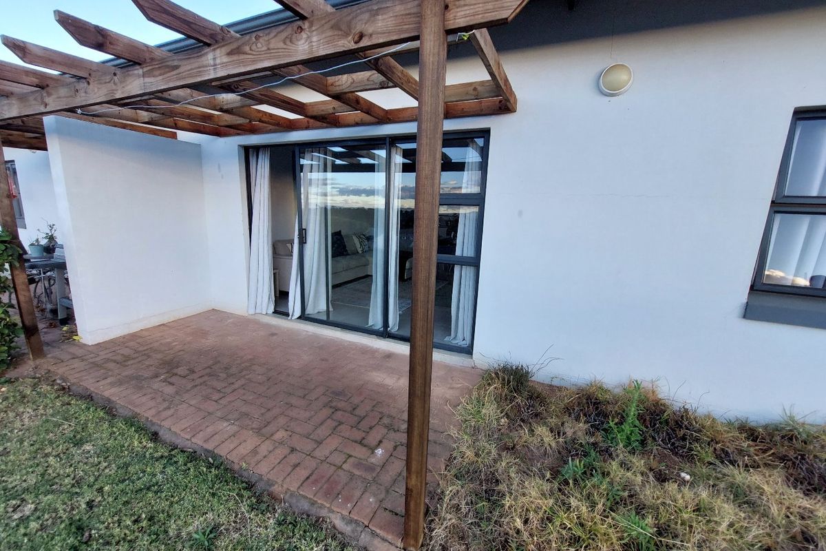 2 Bed 2 bath Simplex in the secure Mountain View Estate - Photo 3