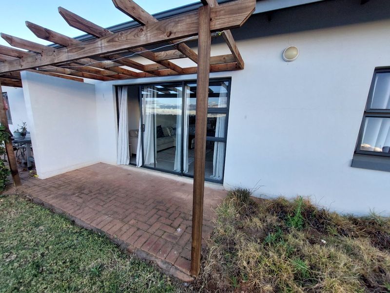 2 Bed 2 bath Simplex in the secure Mountain View Estate - Photo 3