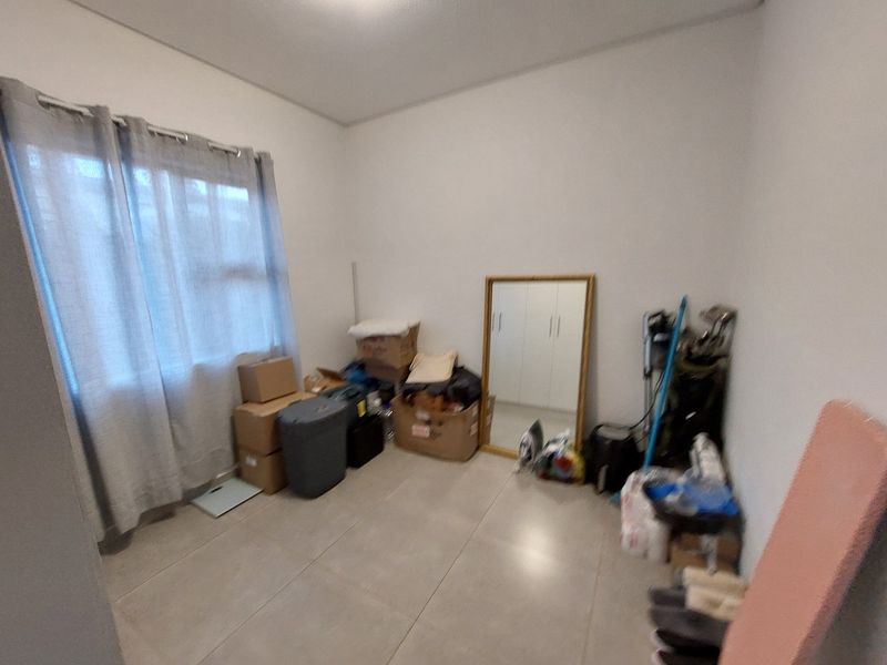 2 Bed 2 bath Simplex in the secure Mountain View Estate - Photo 7