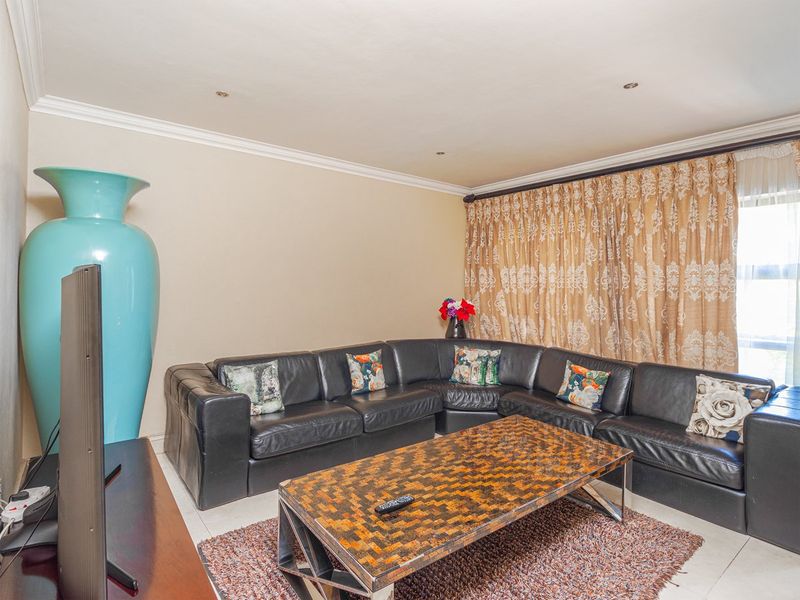 Splendid Family Home in Blue Valley - Photo 10