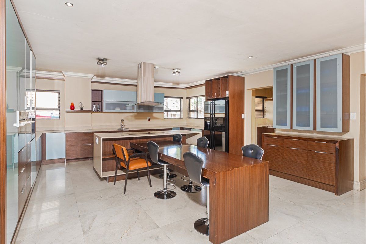 Splendid Family Home in Blue Valley - Photo 5