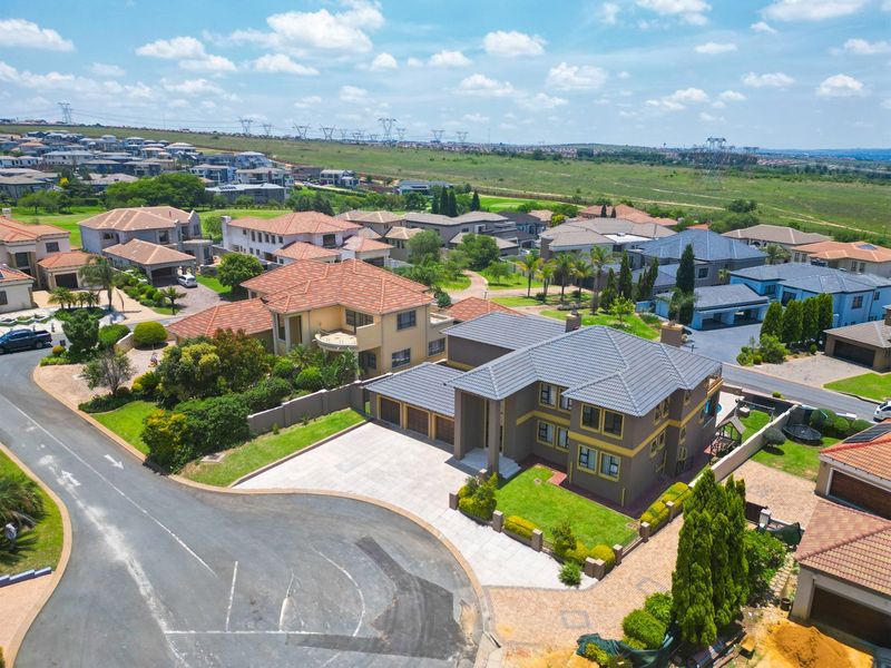 Splendid Family Home in Blue Valley - Photo 3