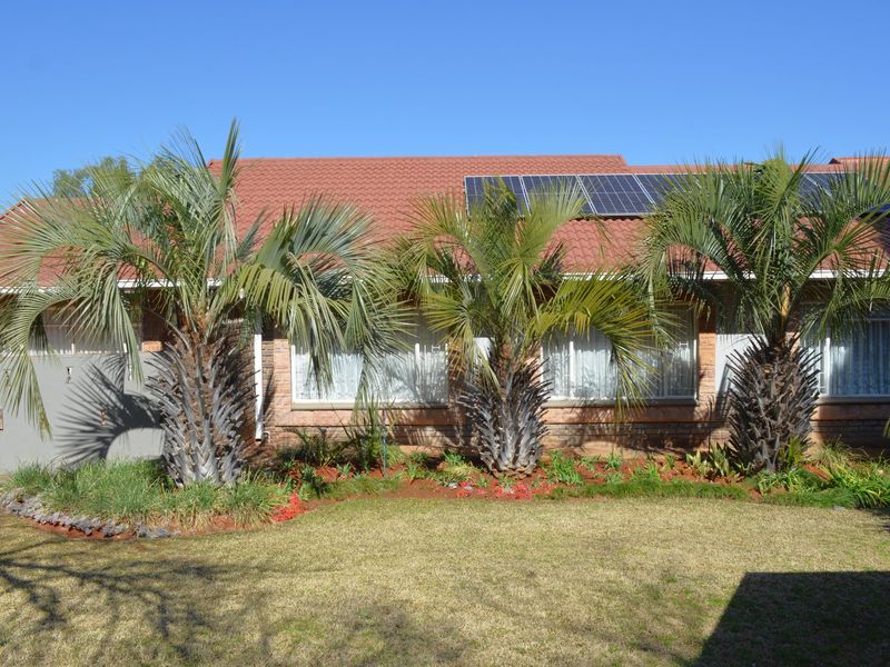 SOLE & EXCLUSIVE MANDATE EXCEPTIONAL ELEGANT FAMILY LIVING WITH PREMIUM EXTRAS IN WILKEVILLE - Photo 6