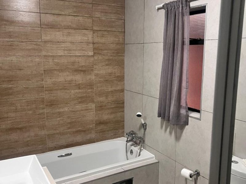 Modern Pet-friendly Garden Apartment in the heart of Modderfontein - Photo 4