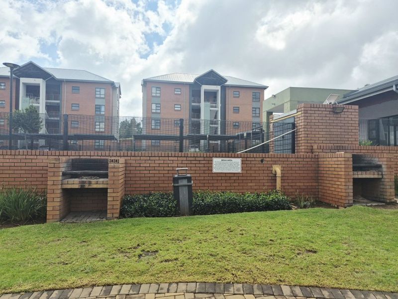 Modern Pet-friendly Garden Apartment in the heart of Modderfontein - Photo 5
