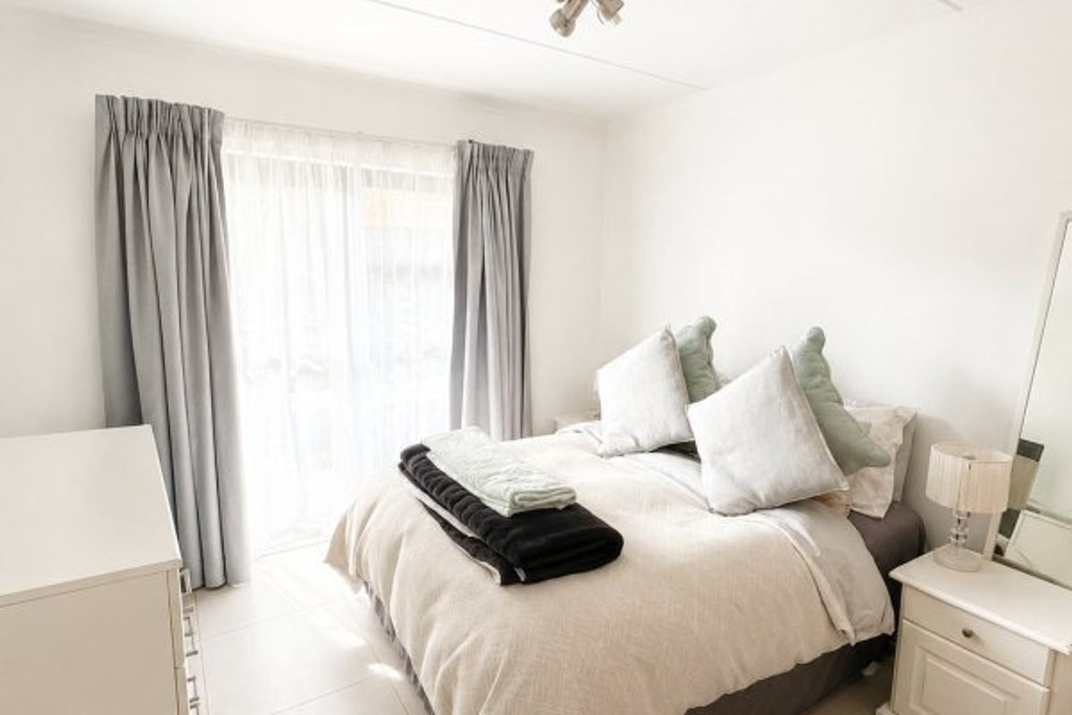 Modern Pet-friendly Garden Apartment in the heart of Modderfontein - Photo 2