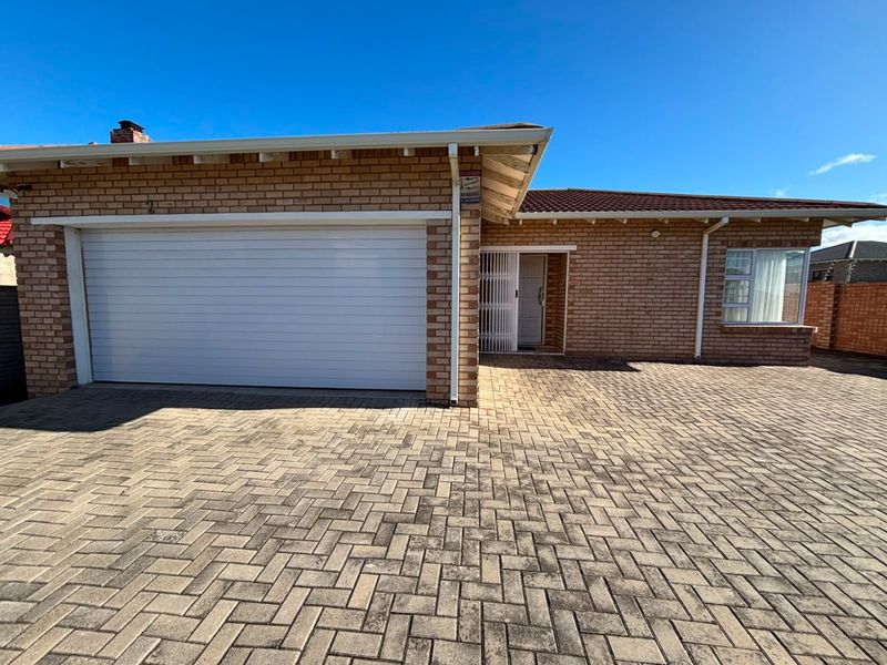 SOLE AND EXCLUSIVE MANDATE  Spacious 4-Bedroom Facebrick Family Home with Income-Generating Flatlet – Bluewater Bay - Photo 3