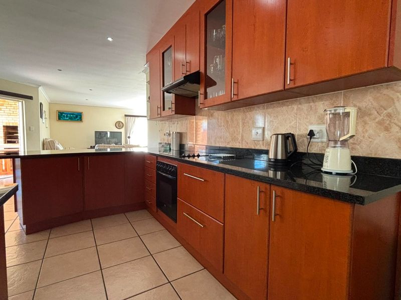 SOLE AND EXCLUSIVE MANDATE  Spacious 4-Bedroom Facebrick Family Home with Income-Generating Flatlet – Bluewater Bay - Photo 10