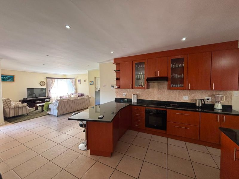 SOLE AND EXCLUSIVE MANDATE  Spacious 4-Bedroom Facebrick Family Home with Income-Generating Flatlet – Bluewater Bay - Photo 8