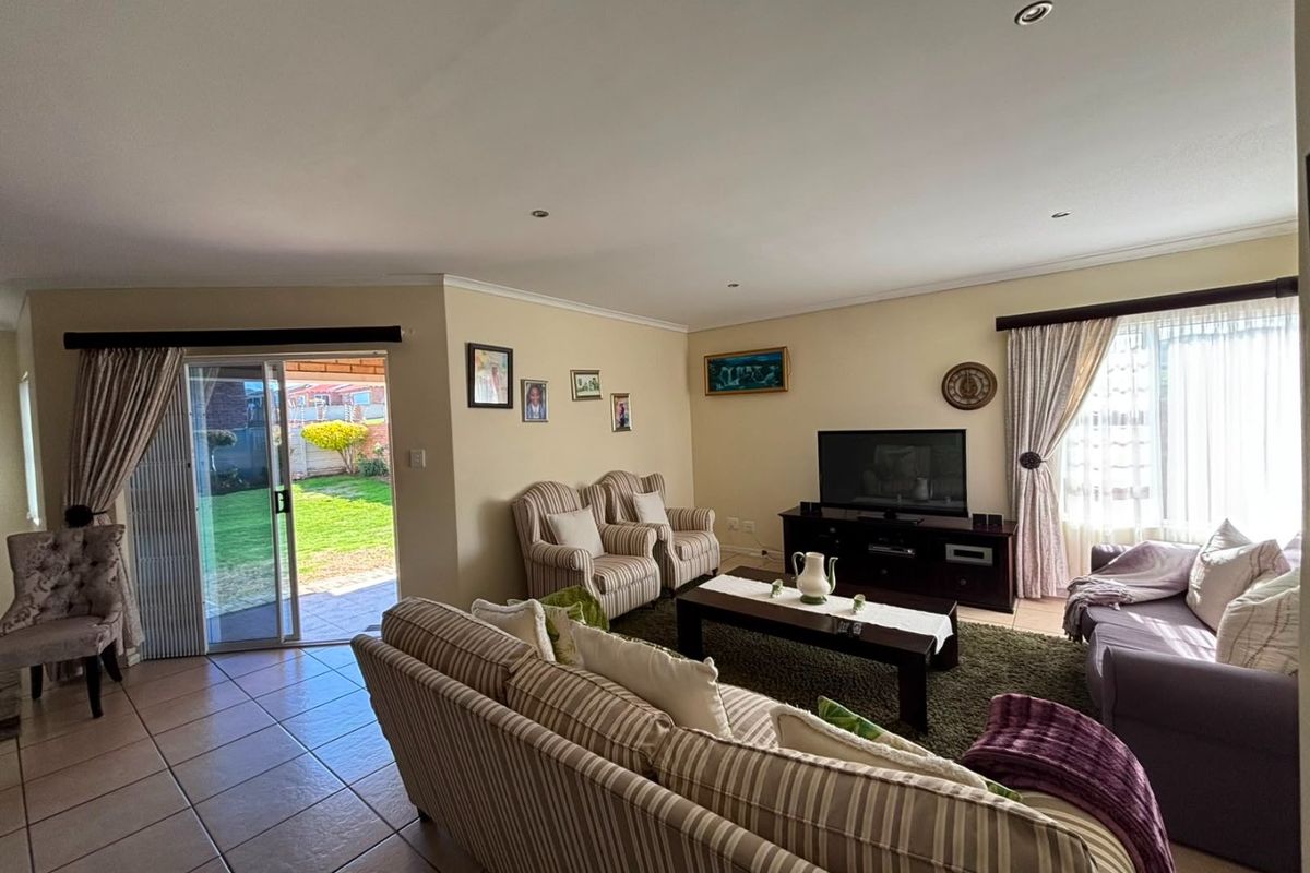 SOLE AND EXCLUSIVE MANDATE  Spacious 4-Bedroom Facebrick Family Home with Income-Generating Flatlet – Bluewater Bay - Photo 4