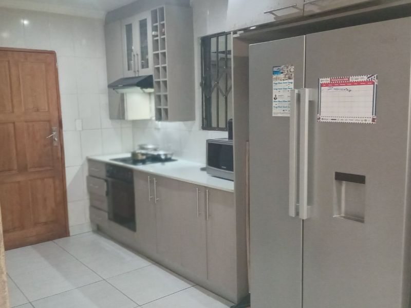 2 Bedrooms For Rental For Rent in Cosmo City. - Photo 3