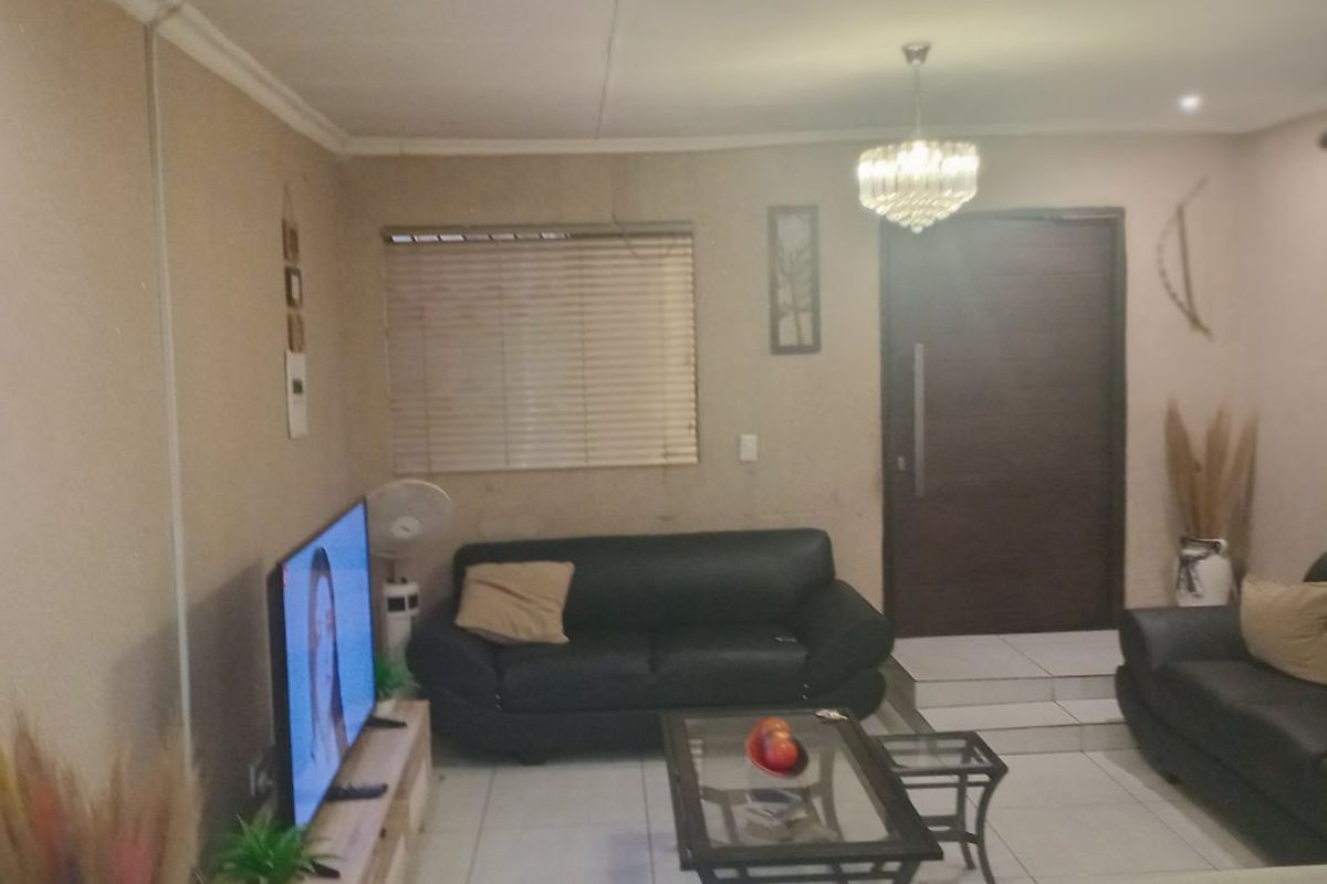 2 Bedrooms For Rental For Rent in Cosmo City. - Photo 4
