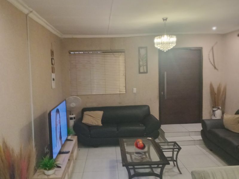 2 Bedrooms For Rental For Rent in Cosmo City. - Photo 4