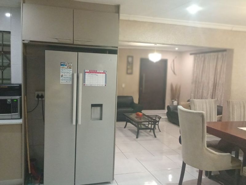 2 Bedrooms For Rental For Rent in Cosmo City. - Photo 6