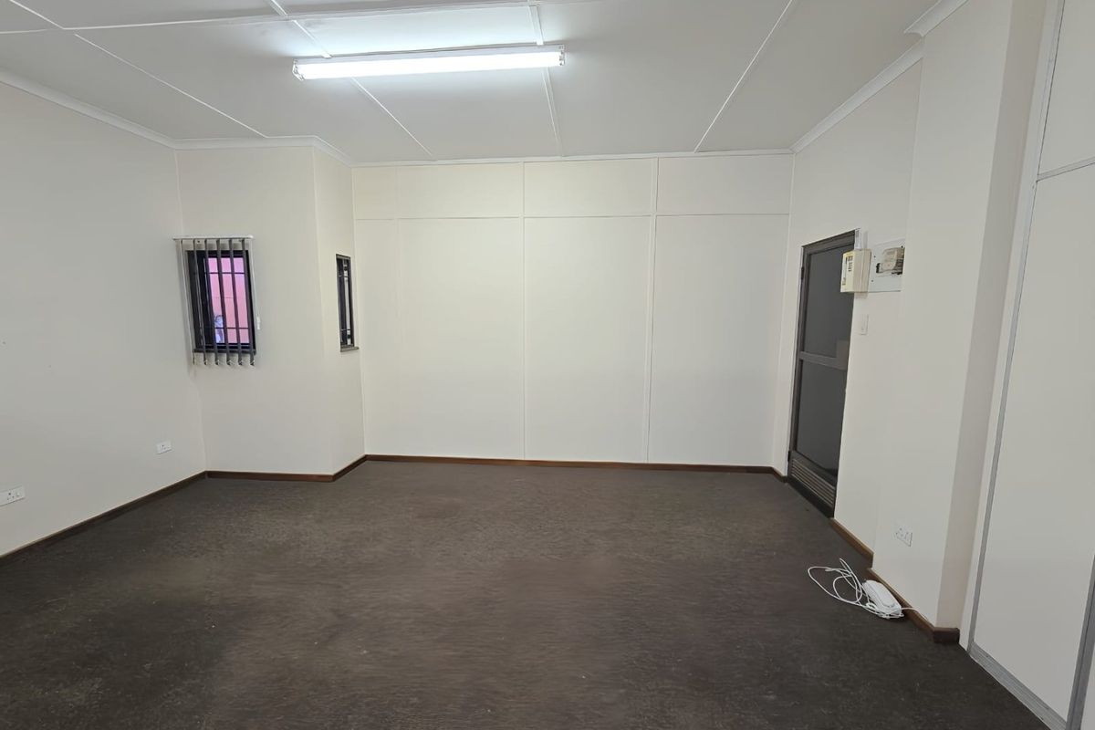 Well-Located First-Floor Office / Retail Space To Let in Stanger CBD - Photo 4