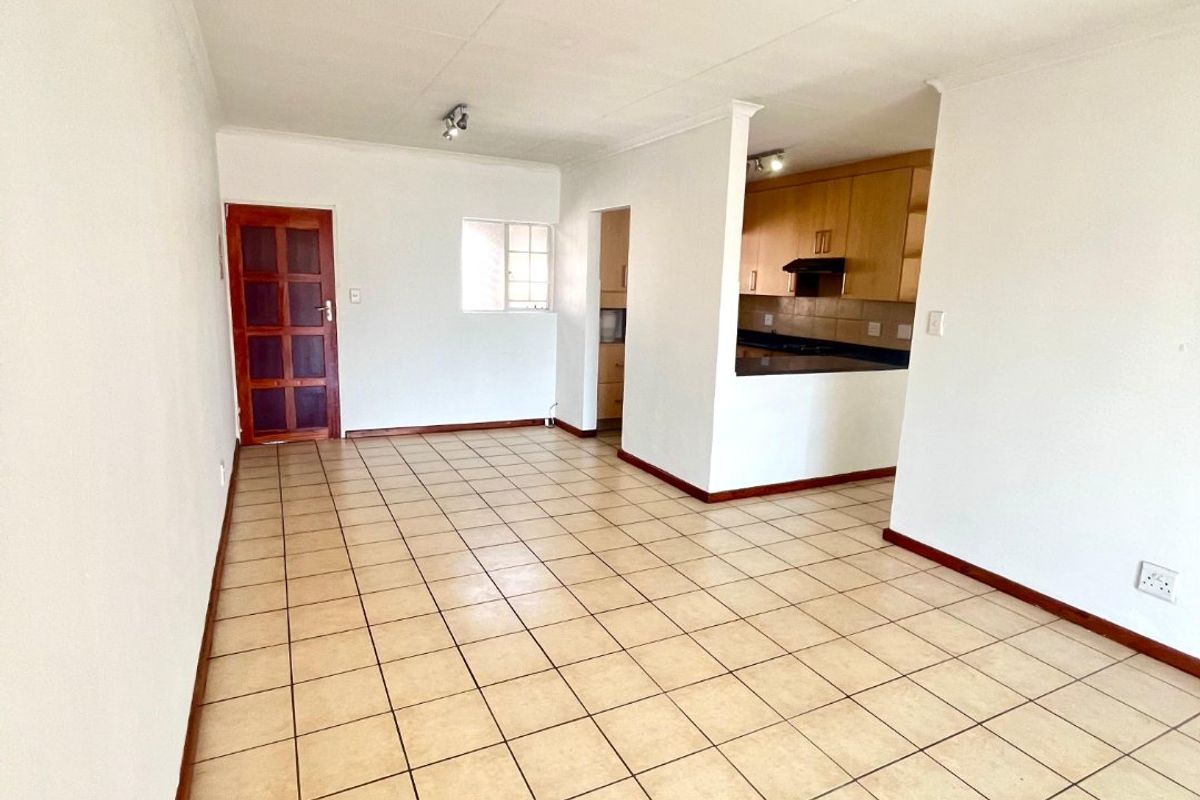 Sunny Centurion Apartment in a secure haven - Photo 2