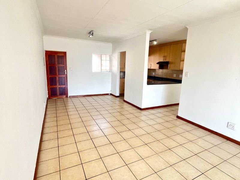 Sunny Centurion Apartment in a secure haven - Photo 2
